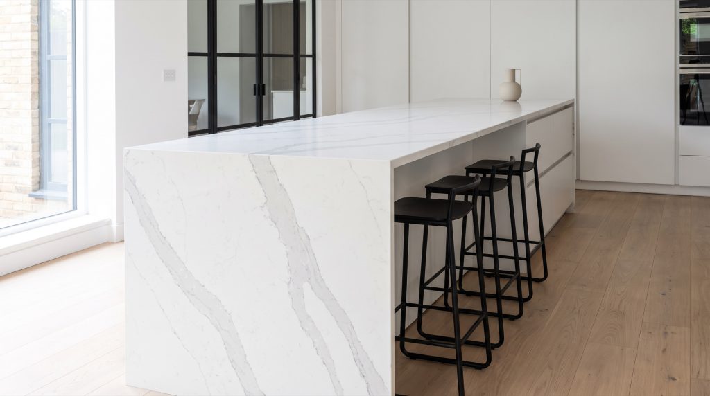 Calacatta-effect quartz island worktop with a waterfall end